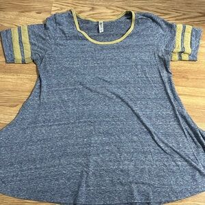 LuLaRoe T-Shirt Size Medium